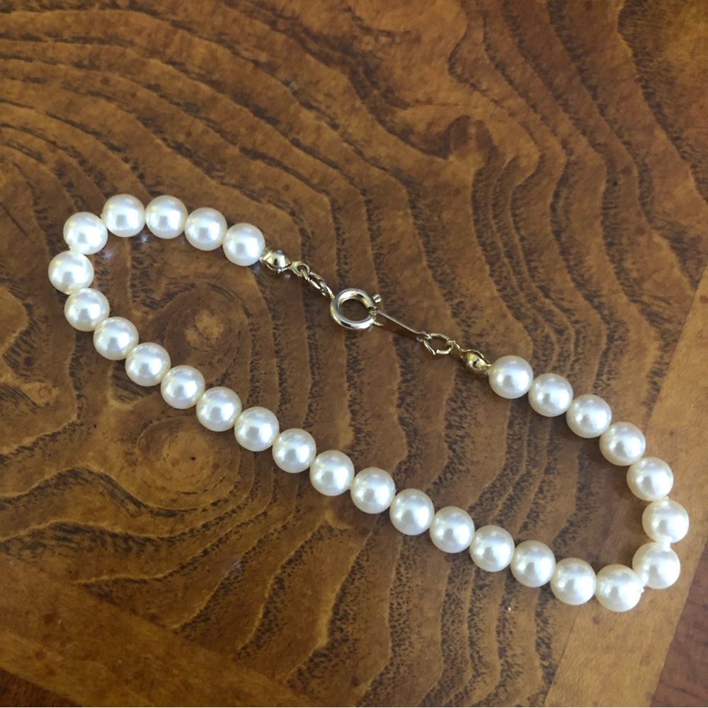 Vintage cream glass pearl bracelet